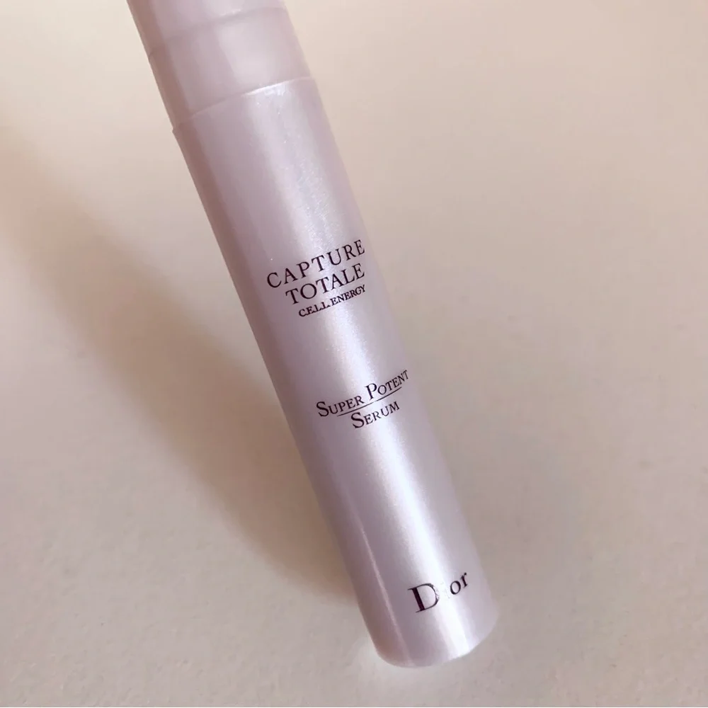 Dior totale pump dispenser